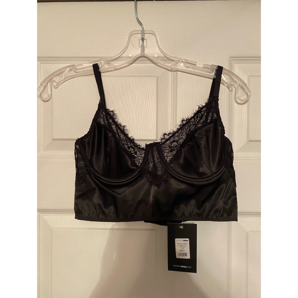 Intimate Setting Cropped Top - Black